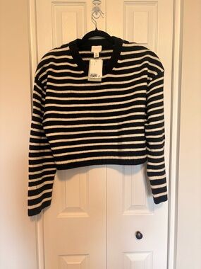 NWT - H&M Striped Black & White Cropped Sweater - Sz L